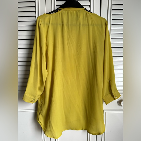 Mustard cutout buttoned Top (S) - Picture 7 of 7